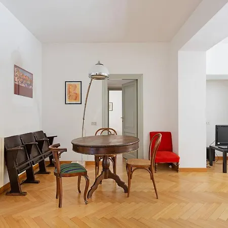 Spacious & Elegant In Corso Como Апартаменты