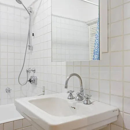 Spacious & Elegant In Corso Como Apartment *